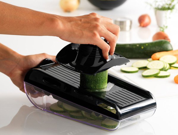 mastrad-v-blade-mandoline-with-food-container