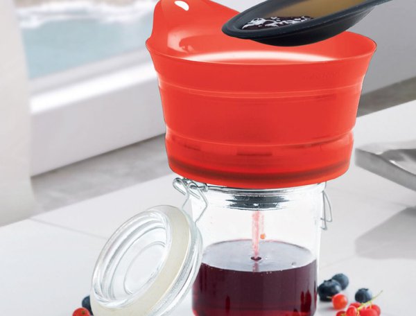 mastrad-foldable-filter-funnel-silicone-base-with-stopper